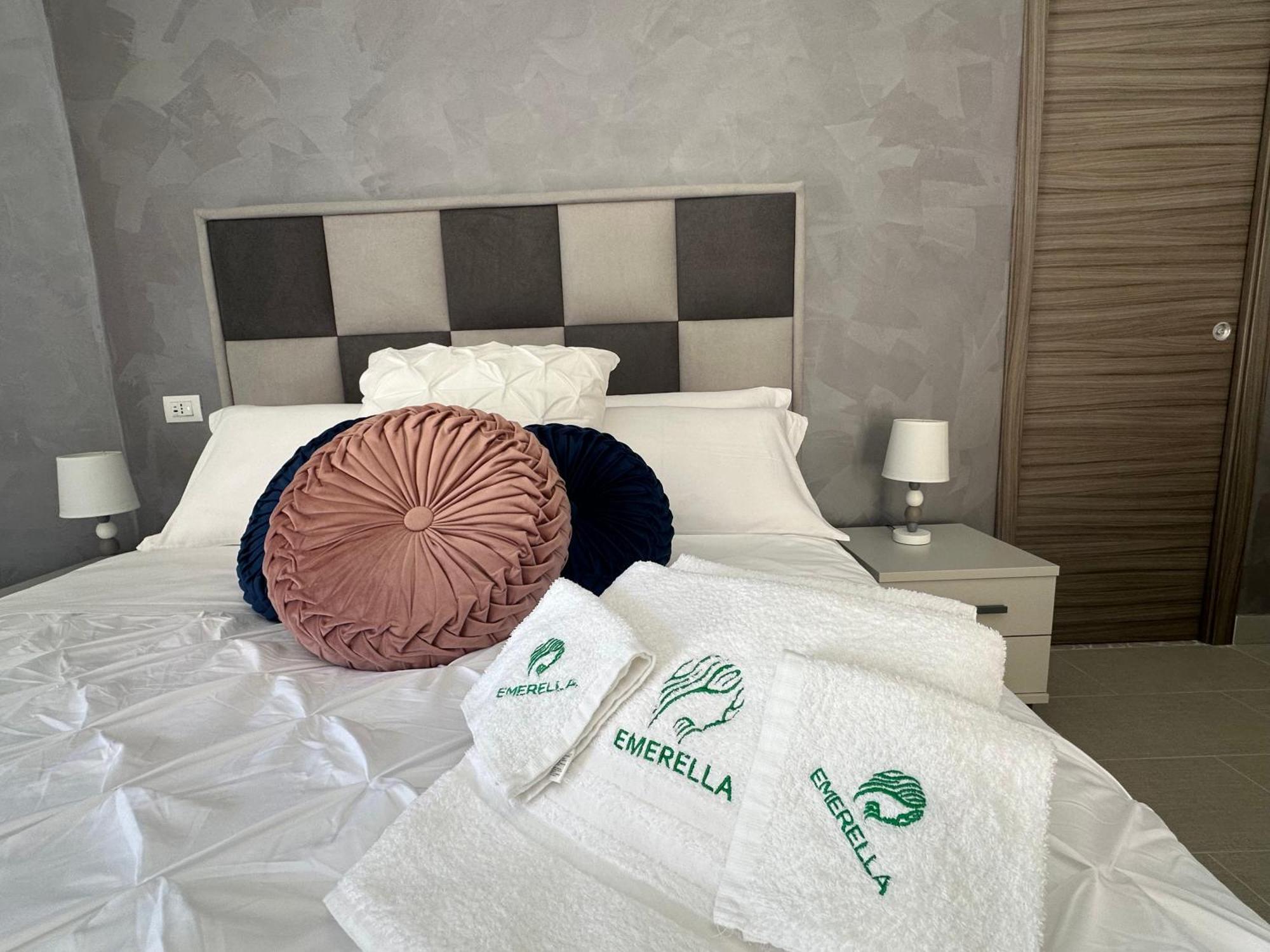 Emerella Luxury Suites-Siderno Lungomare מראה חיצוני תמונה